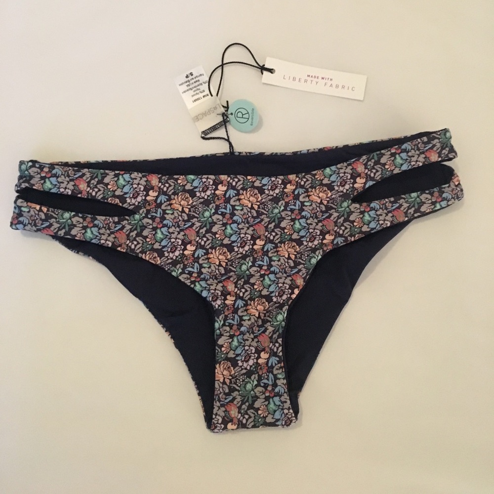 ‼️SWIM SALE‼️ L*Space floral/navy reversible